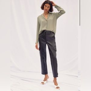 Aritzia Wilfred Faux Leather Modern Cargo Pants (size 4)